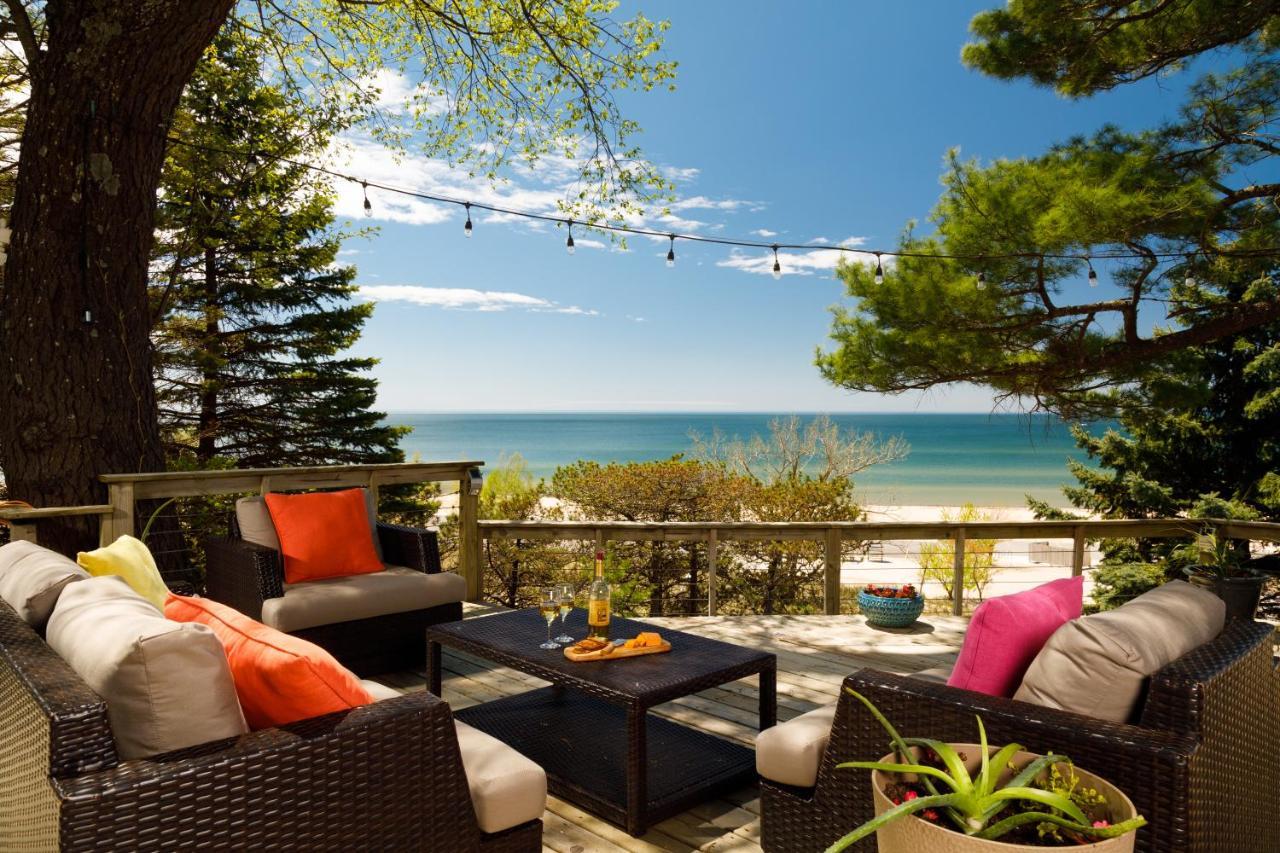 Looking Glass Beachfront Inn Гранд-Хейвен Экстерьер фото
